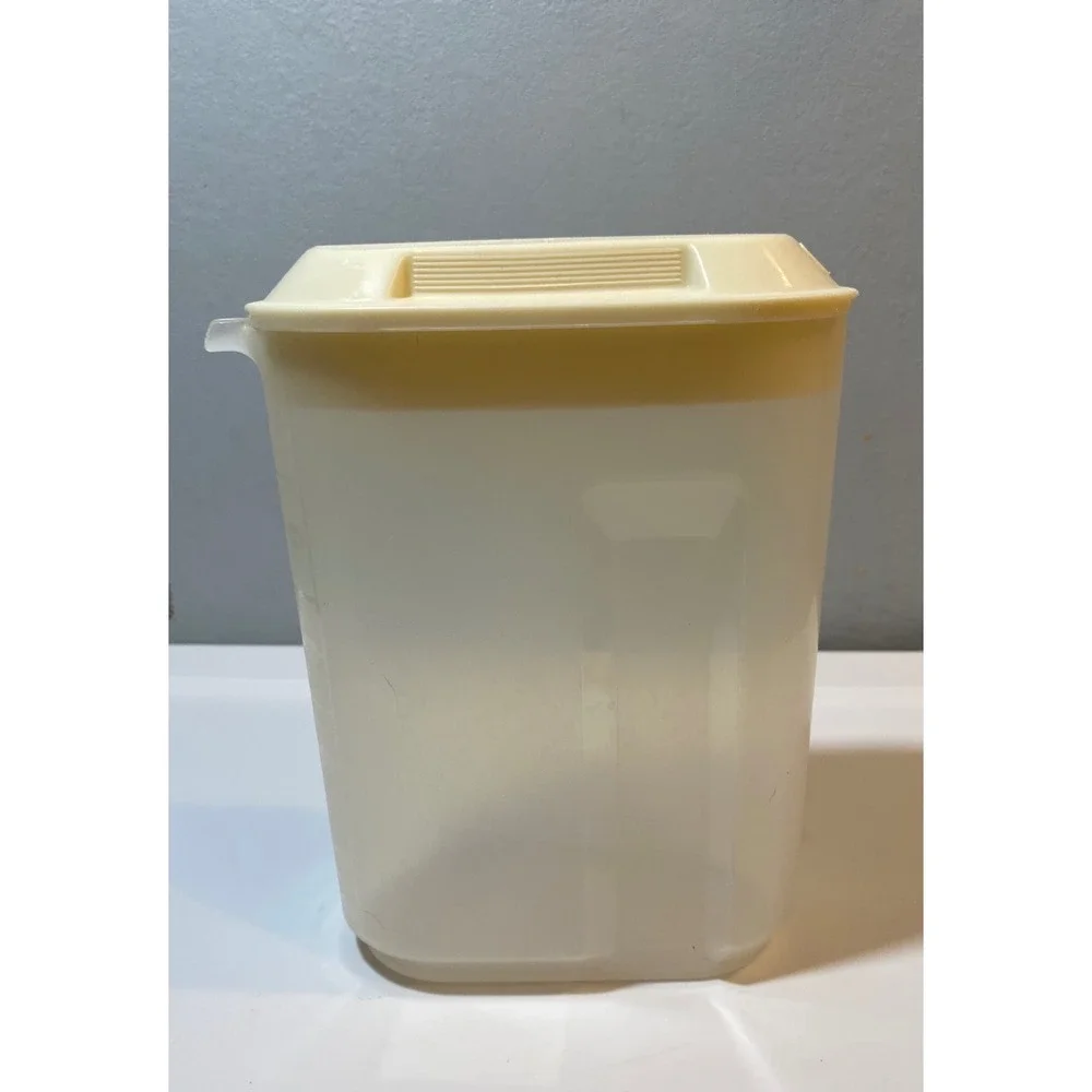 Rubbermaid Servin Saver Pitcher 2.25 Qt 2.1 L Vintage Almond Lid 0940 1091‎